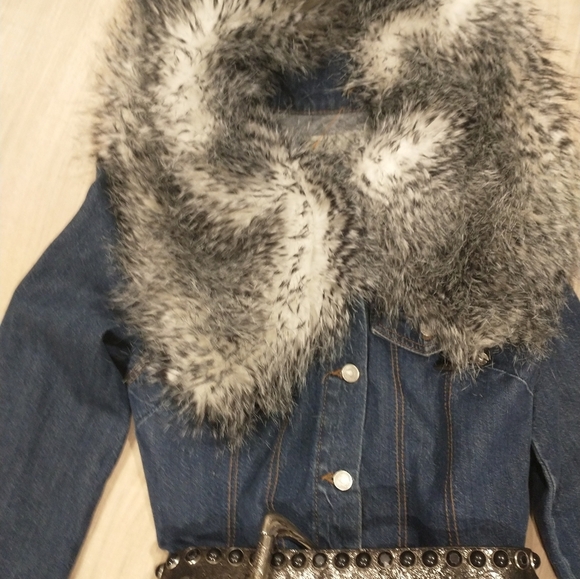 Playful fun Jean Coat or Dress & removable faux fur collar & leather guess belt - Picture 2 of 10